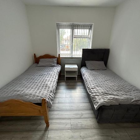 Lovely 3 Bedroom Entire Home With Street Parking - Close To Nec, Bhx Airport - Sleeps 6 Guests Ideal For Contractors & Families Бірмінгем Екстер'єр фото