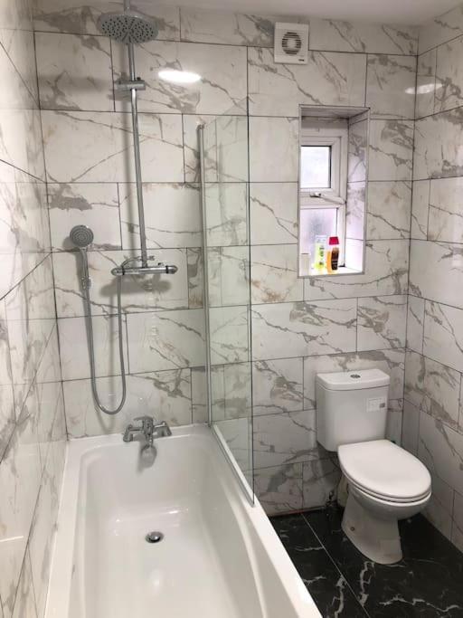 Lovely 3 Bedroom Entire Home With Street Parking - Close To Nec, Bhx Airport - Sleeps 6 Guests Ideal For Contractors & Families Бірмінгем Екстер'єр фото