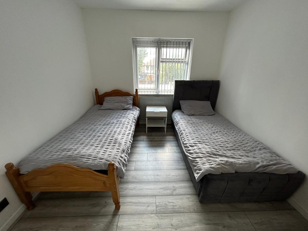 Lovely 3 Bedroom Entire Home With Street Parking - Close To Nec, Bhx Airport - Sleeps 6 Guests Ideal For Contractors & Families Бірмінгем Екстер'єр фото